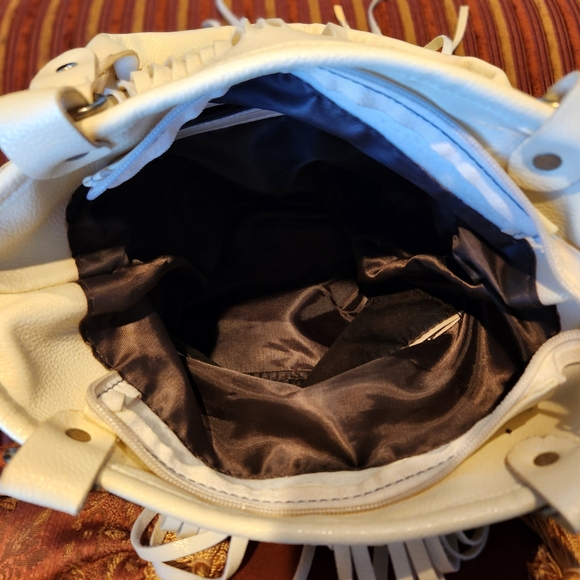 Ivory Fringe purse - Picture 2 of 2